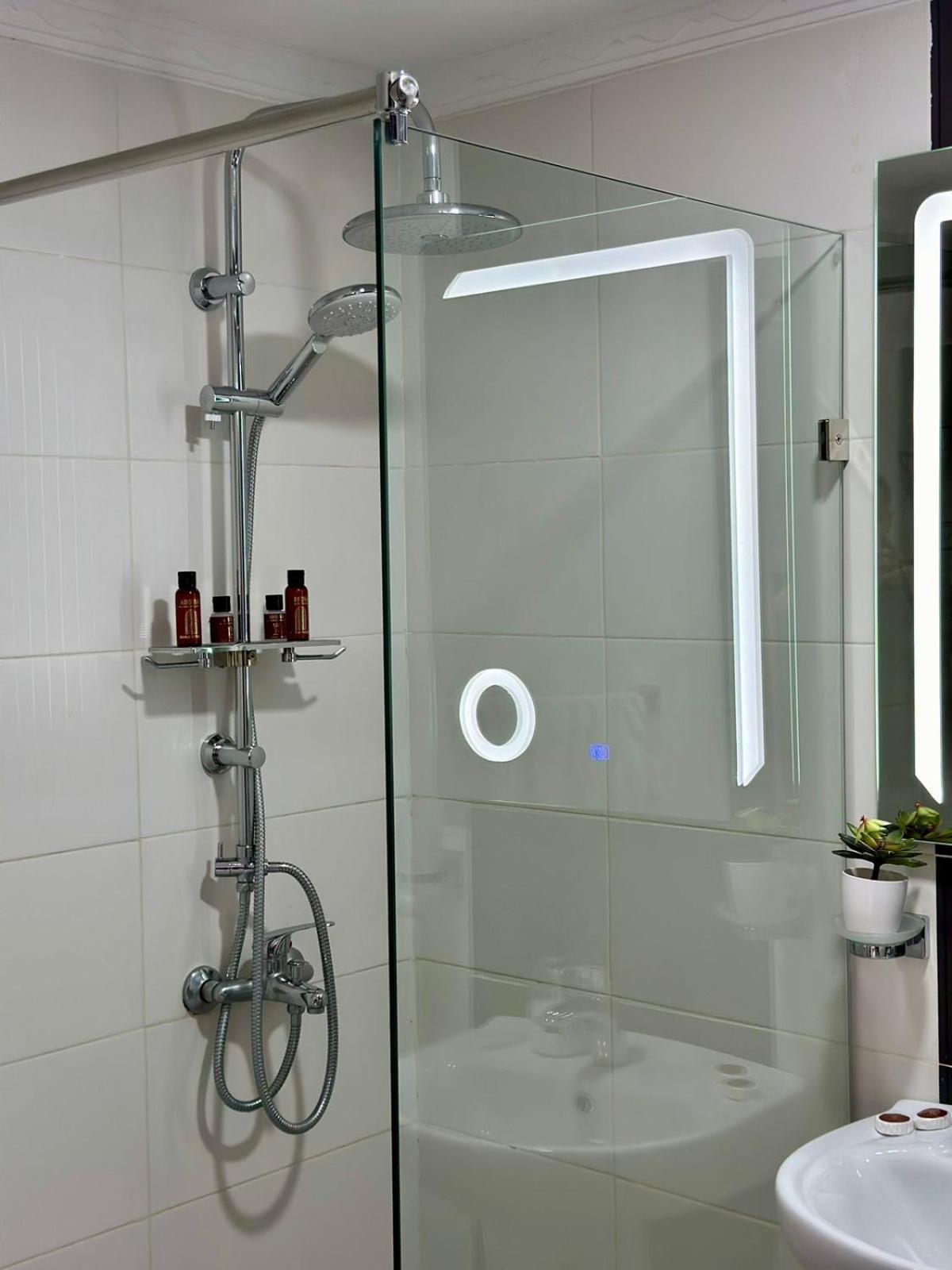 Appart Neuf Lumineux Climatise 1Ere Etage Tanger Luaran gambar