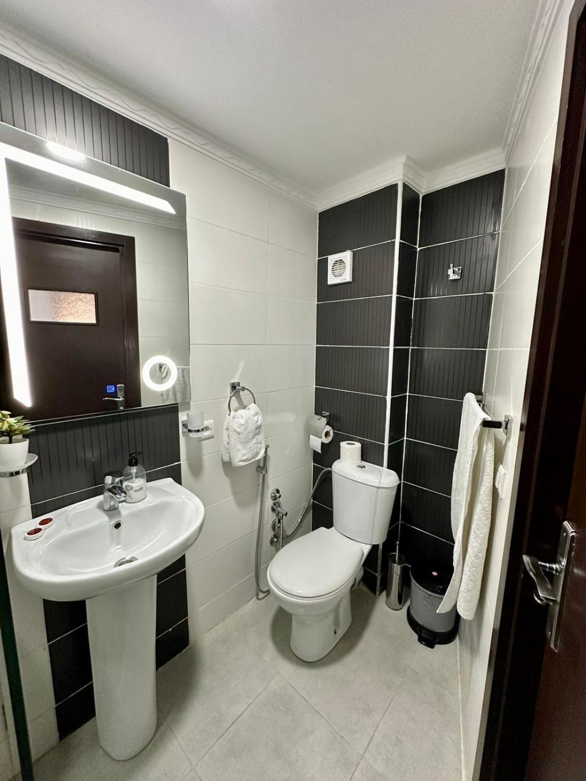 Appart Neuf Lumineux Climatise 1Ere Etage Tanger Luaran gambar